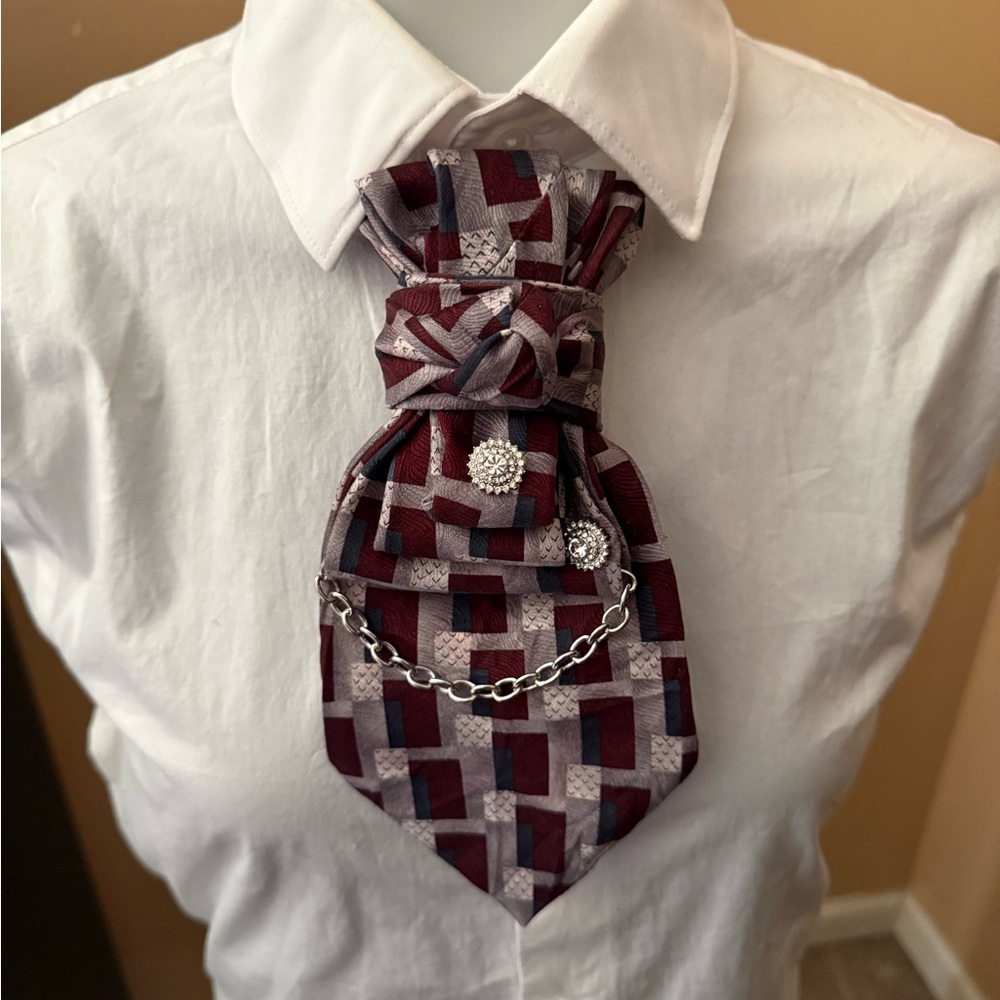 Geometric Patterned Tie with Chain Accent